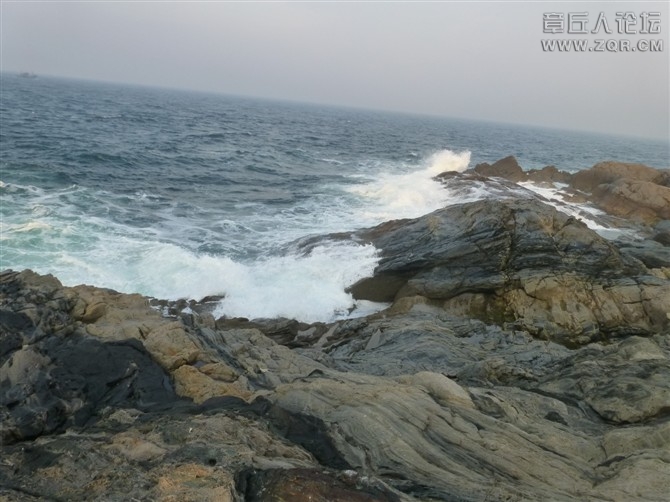 海边的一脚.jpg