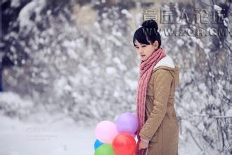 雪中的女孩