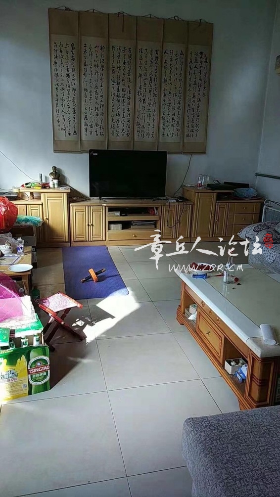 客厅（只需要简单收拾一下）