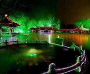 可欣赏百脉泉夜景