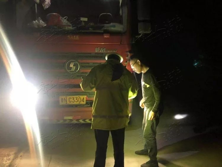 一夜查获违法大货车72辆！章丘交警24小时守护平安-5.jpg