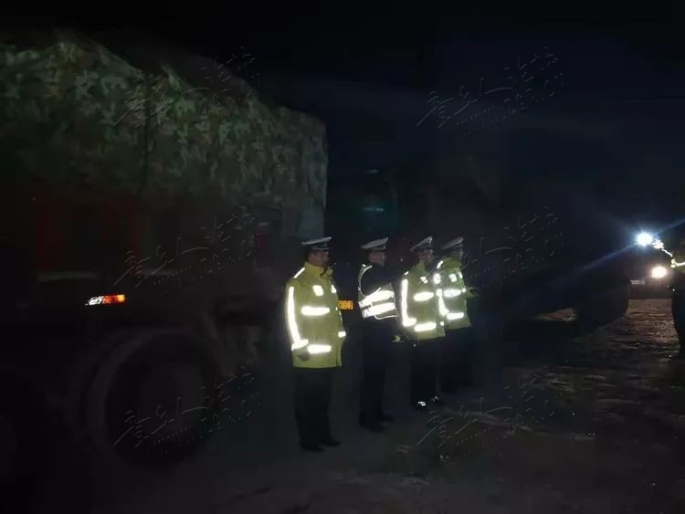 一夜查获违法大货车72辆！章丘交警24小时守护平安-3.jpg