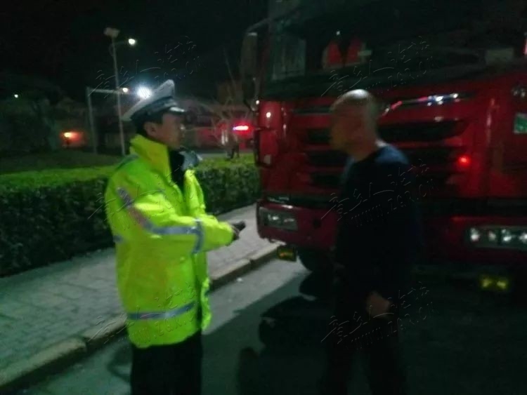 一夜查获违法大货车72辆！章丘交警24小时守护平安-6.jpg