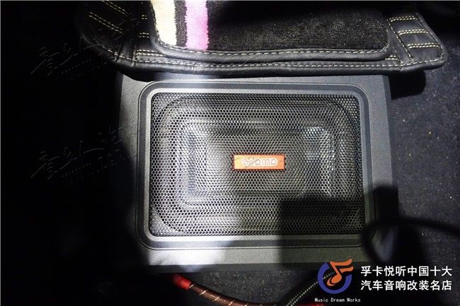 济南孚卡悦听汽车音响改装过的皇冠有不少，每一位车主也都对音乐 ...-14.jpg