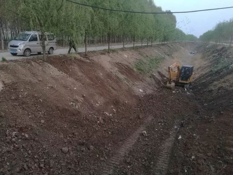 迅速行动，白云湖街道彻底清理整顿河道污染-7.jpg