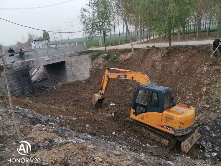 迅速行动，白云湖街道彻底清理整顿河道污染-5.jpg