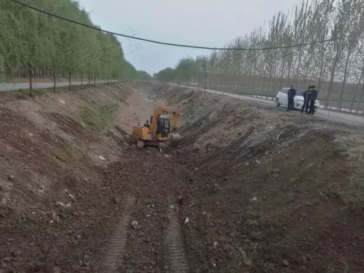迅速行动，白云湖街道彻底清理整顿河道污染-8.jpg