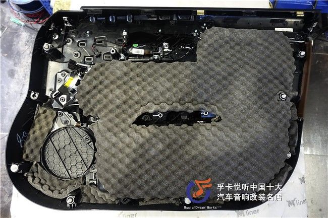 今天到店进行隔音的车型是—捷豹，咱们先不来说这款车子有多受欢 ...-13.jpg