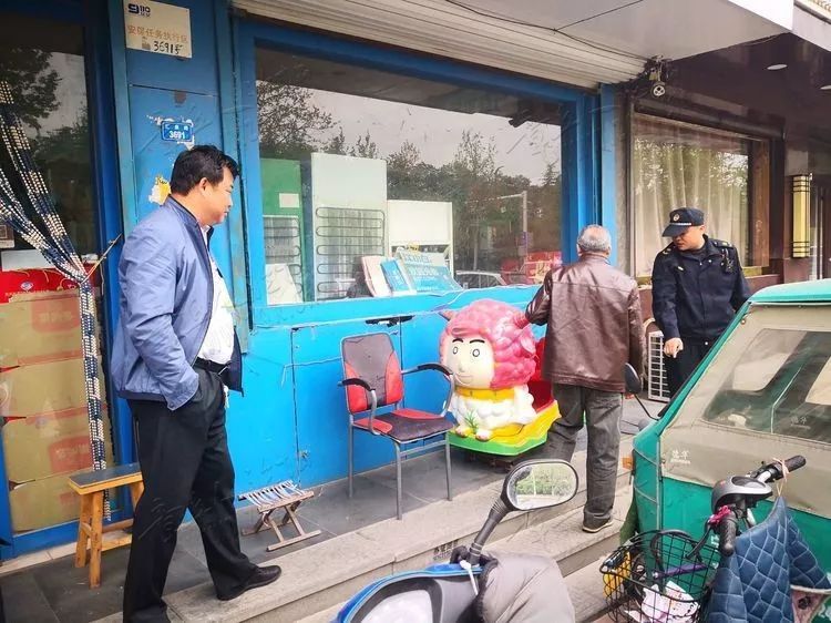 “文明劝导+联合执法”，章丘治理商户店外经营-1.jpg