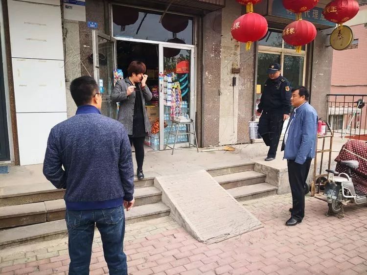 “文明劝导+联合执法”，章丘治理商户店外经营-3.jpg