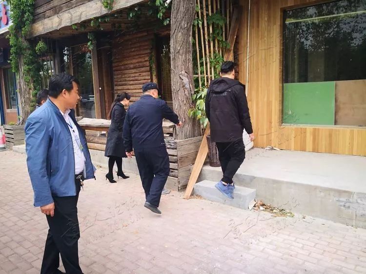 “文明劝导+联合执法”，章丘治理商户店外经营-6.jpg