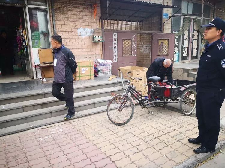 “文明劝导+联合执法”，章丘治理商户店外经营-7.jpg