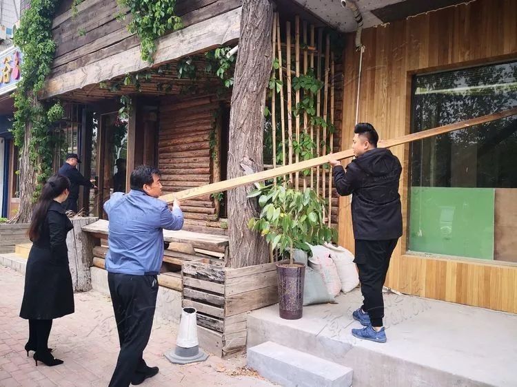 “文明劝导+联合执法”，章丘治理商户店外经营-11.jpg