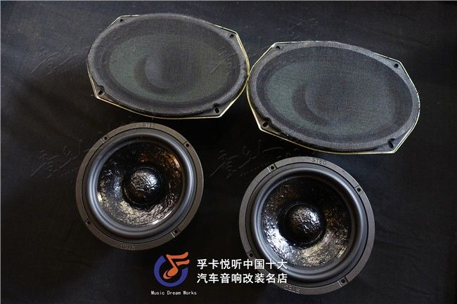 有美国风格外形的道奇酷威非常的富有特点，空间很大，看起来很舒 ...-4.jpg