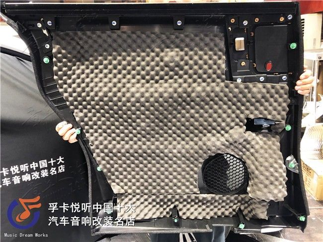 很多车友在买完车之后，都会因为音响问题而感到头疼。本田艾力绅 ...-10.jpg