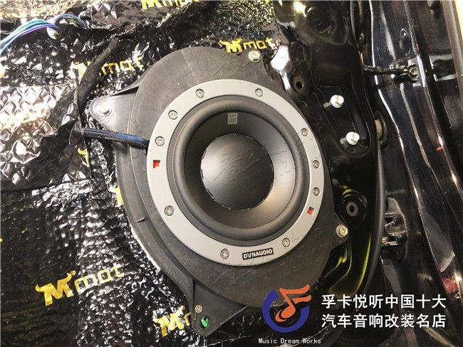 一套好的音响系统能旅途变得更加愉快，丰田凯美瑞原车音响材质简 ...-5.jpg
