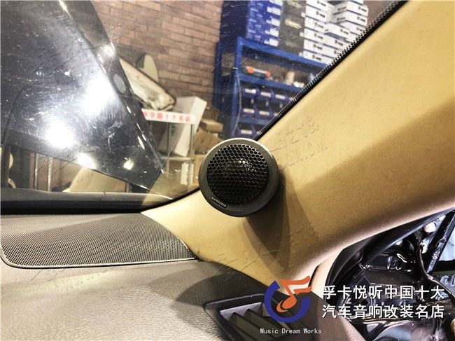 一套好的音响系统能旅途变得更加愉快，丰田凯美瑞原车音响材质简 ...-3.jpg