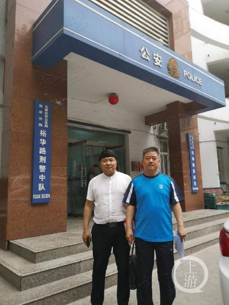 人民银行女干部庭审期间脱逃：用仿真手枪拘禁债权人-1.jpg