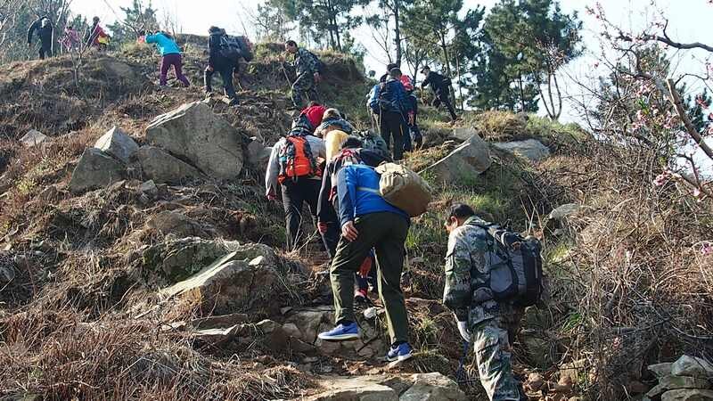 普集户外去济南南部山区梯子山看连翘花顺利归来2020.04.11 023.jpg