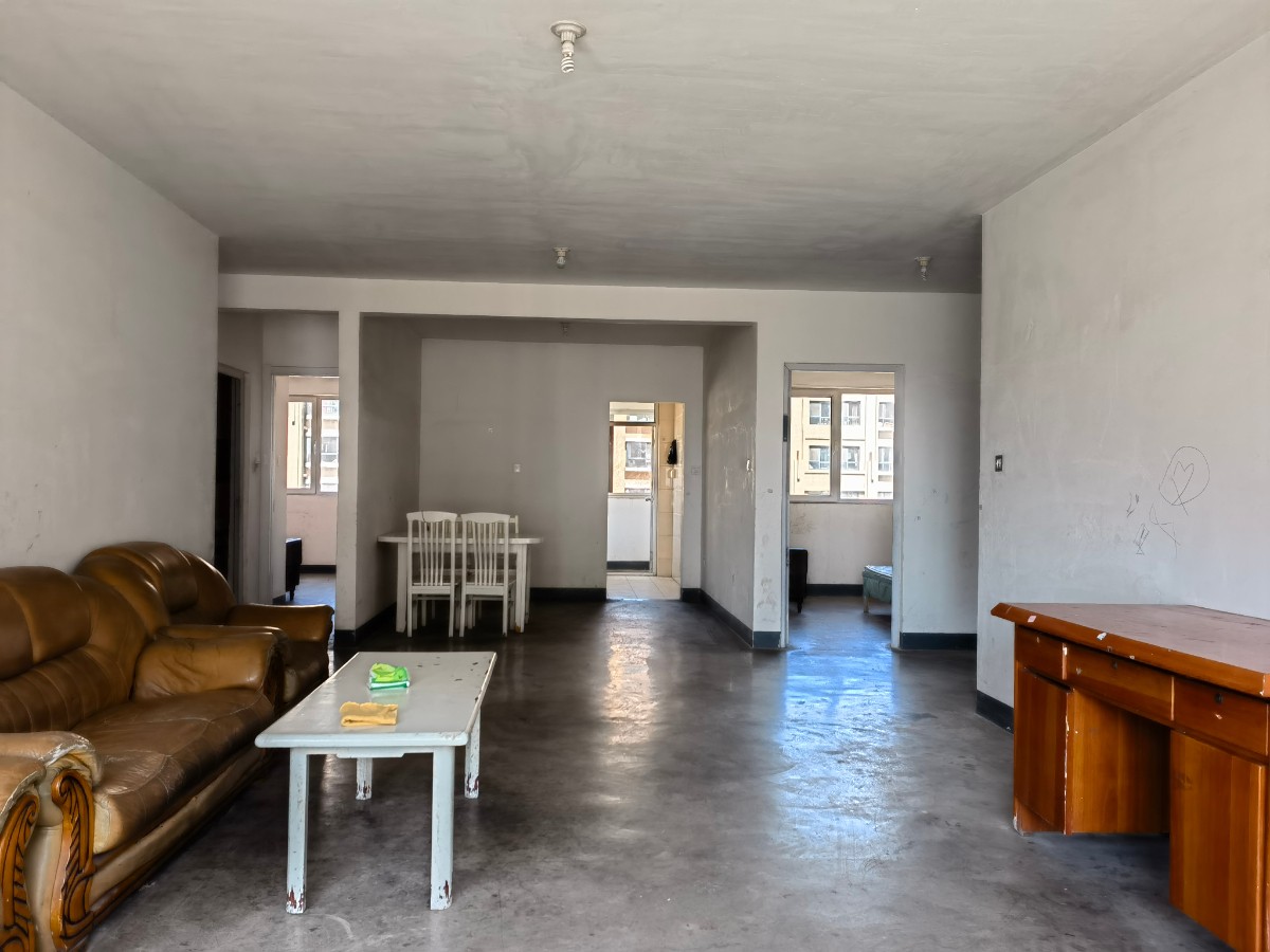 客厅餐厅.jpg
