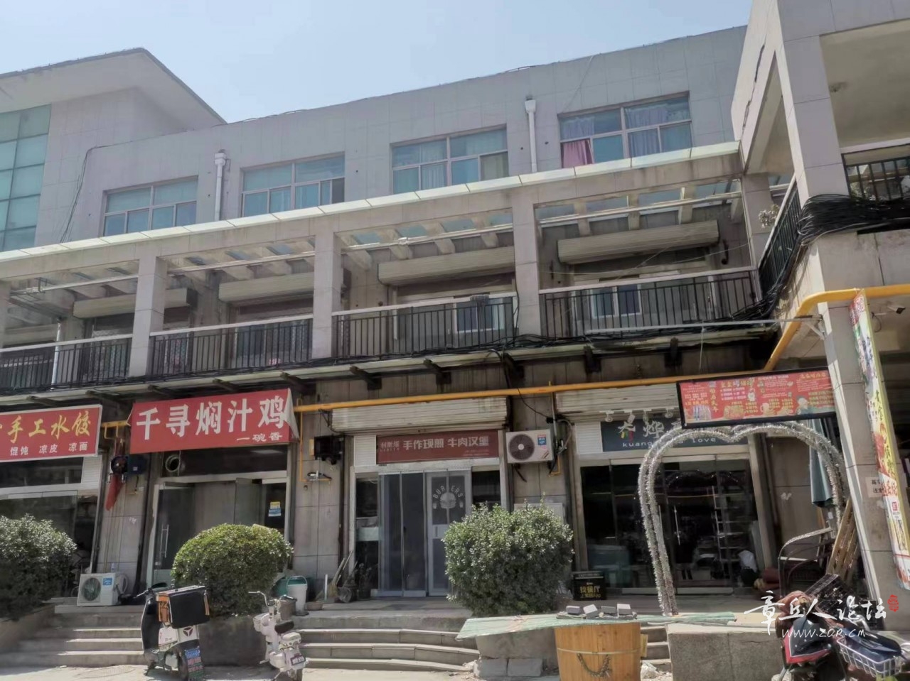 大学城门头房出租，上下2层，100平，可用作宾馆、培训机构、小饭桌、会所等。价格面议，随时看房。看房电话 ...